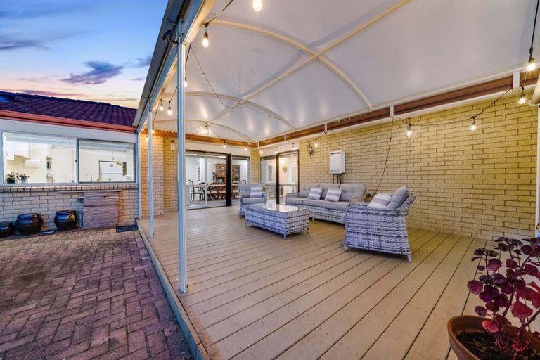 Photo of property in 21 Lothian Brae, Wattle Downs, Auckland, 2103