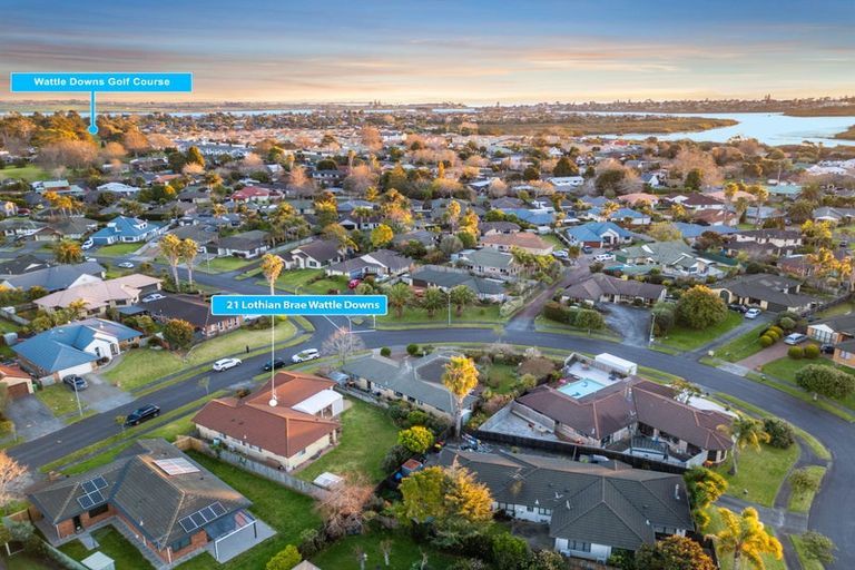 Photo of property in 21 Lothian Brae, Wattle Downs, Auckland, 2103