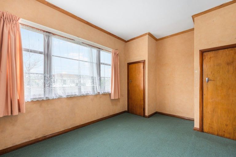 Photo of property in 2 Hobson Place, Takaro, Palmerston North, 4412