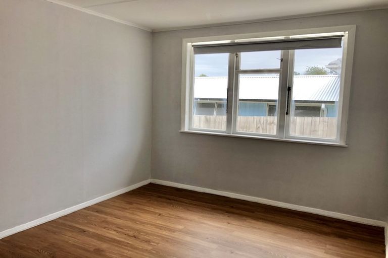 Photo of property in 57 Kelman Road, Kelston, Auckland, 0602