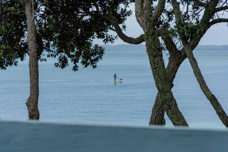 Photo of property in 33 The Esplanade, Eastern Beach, Auckland, 2012