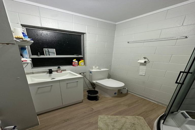 Photo of property in 2 Paton Avenue, Te Atatu South, Auckland, 0610