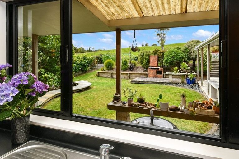 Photo of property in 16 Opanuku Road, Henderson Valley, Auckland, 0612