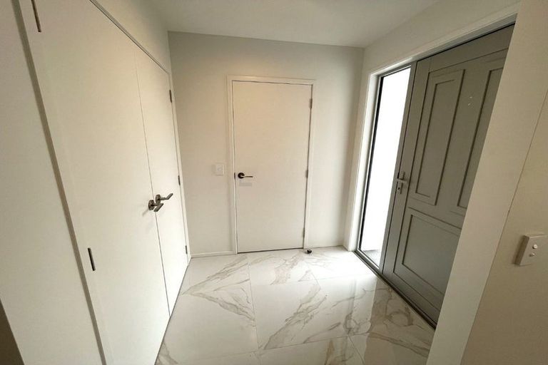 Photo of property in 137/2b Seaview Road, Westown, New Plymouth, 4310