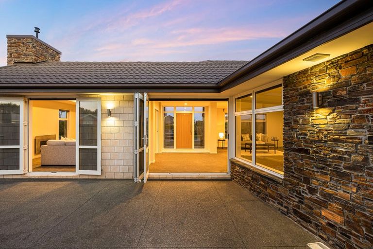 Photo of property in 30 Davaar Crescent, Broomfield, Christchurch, 8042