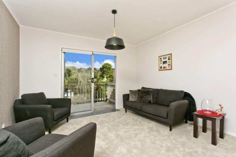 Photo of property in 1/6 Ellice Road, Totara Vale, Auckland, 0629