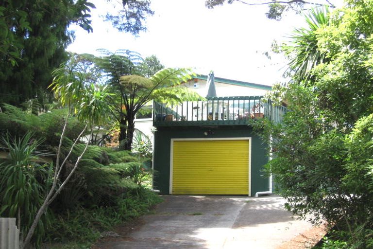 Photo of property in 15 John Bracken Way, Beach Haven, Auckland, 0626