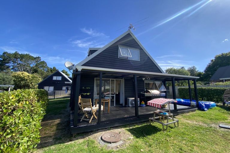 Photo of property in 13 Caspian Close, New Lynn, Auckland, 0600