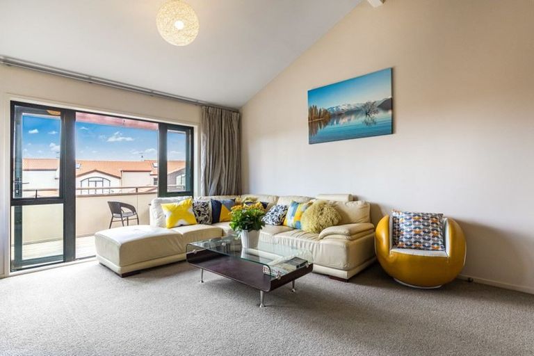 Photo of property in 5/8 Tobago Place, Sunnynook, Auckland, 0620