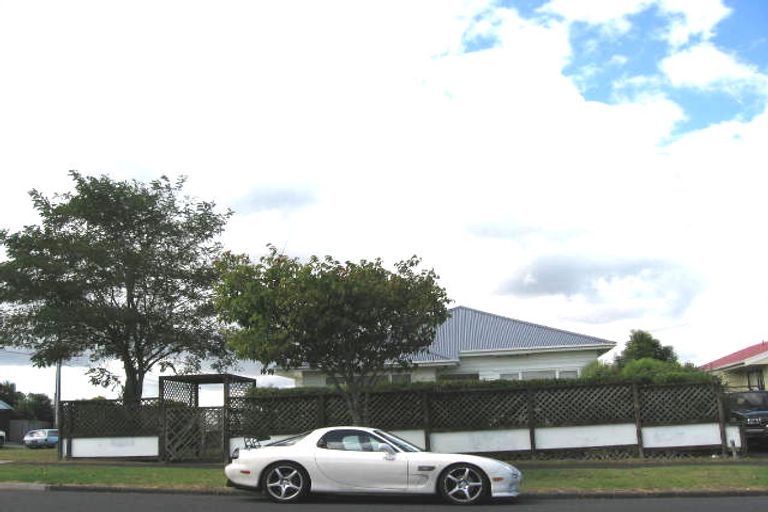 Photo of property in 88 Astley Avenue, New Lynn, Auckland, 0600