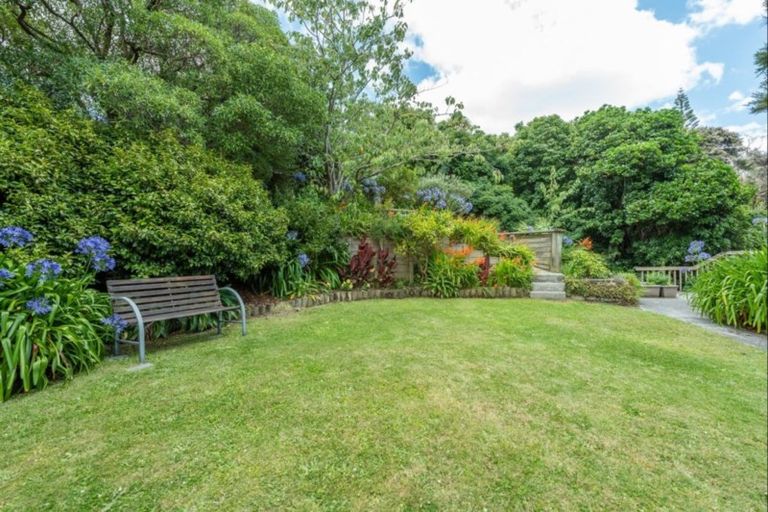 Photo of property in 39 Airlie Road, Plimmerton, Porirua, 5026