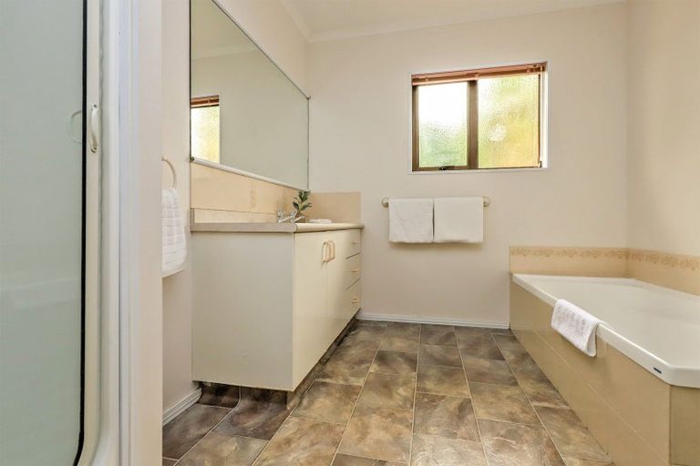 Photo of property in 13 Knightsbridge Place, Taradale, Napier, 4112