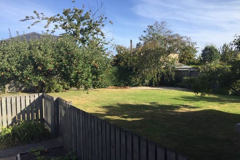 Photo of property in 6 Otara Street, Ilam, Christchurch, 8053
