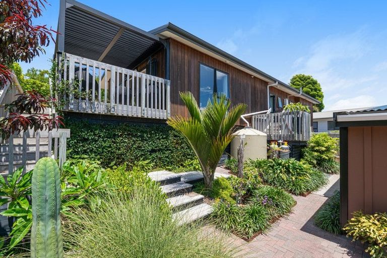 Photo of property in 3 Sundown Avenue, Manly, Whangaparaoa, 0930