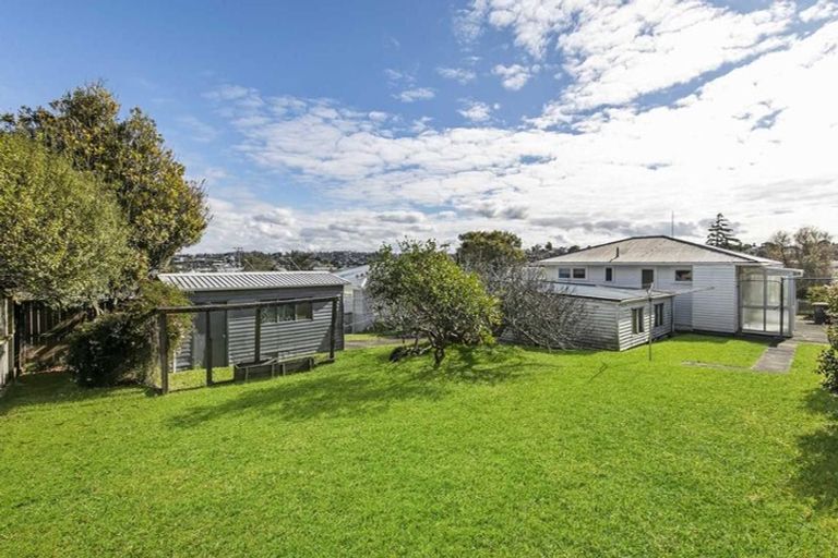 Photo of property in 10 Pax Avenue, Forrest Hill, Auckland, 0620