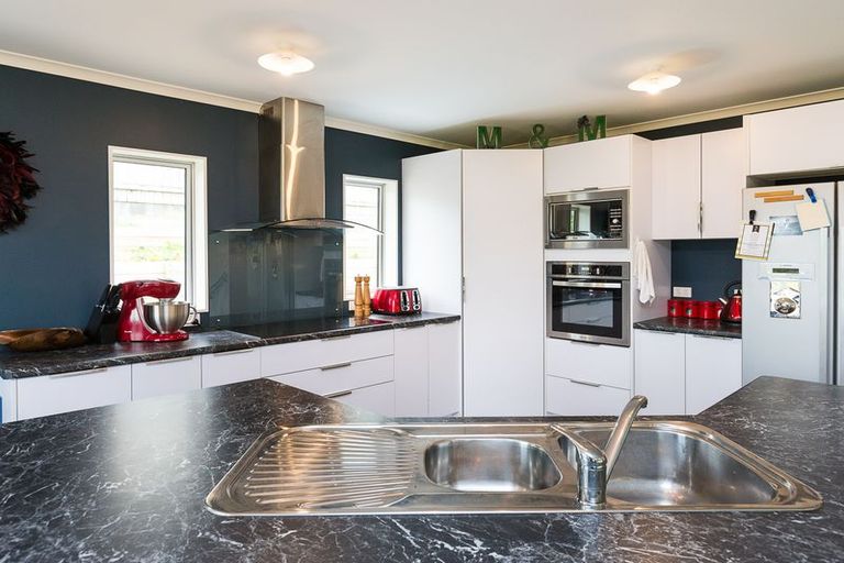 Photo of property in 14 Willowstream Grove, Cloverlea, Palmerston North, 4412