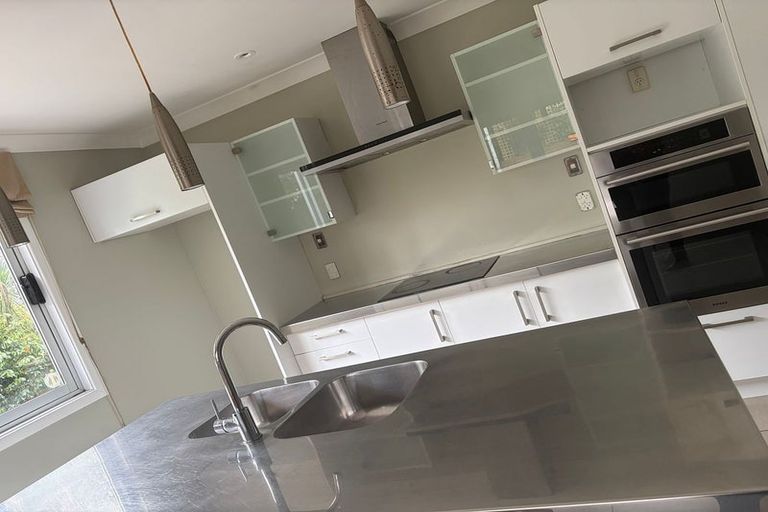 Photo of property in 1078 Scenic Drive North, Swanson, Auckland, 0816