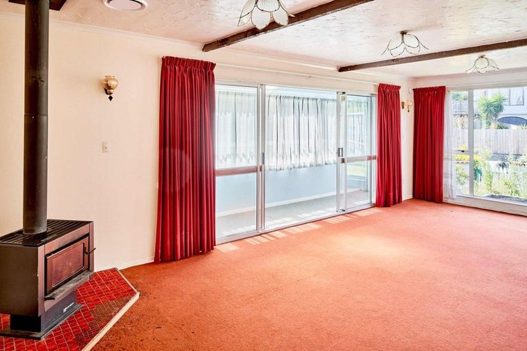 Photo of property in 5 Apple Terrace, Ranui, Porirua, 5024