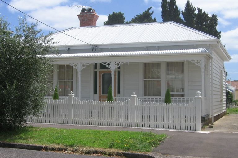 Photo of property in 1 Domain Street, Devonport, Auckland, 0624