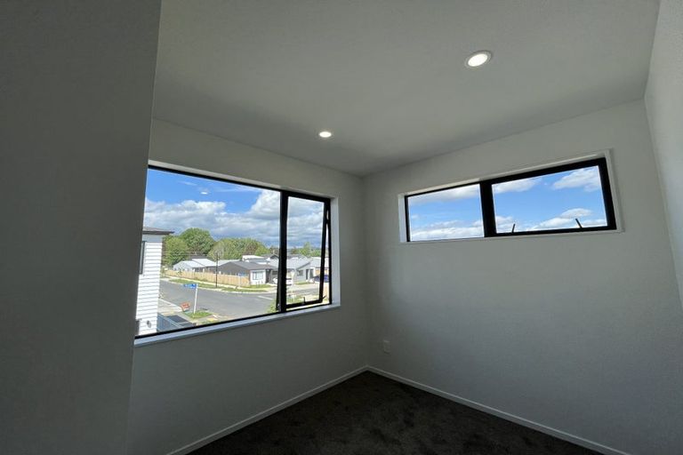 Photo of property in 2 Te Kaapia Road, Papakura, 2110