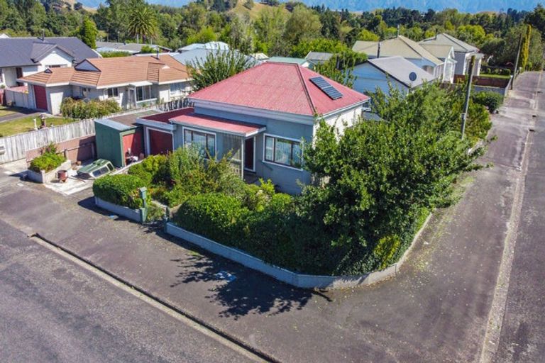 Photo of property in 7 Gladstone Street, Dannevirke, 4930