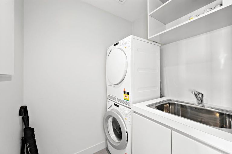 Photo of property in Clyde Quay Wharf, 2a/6 Clyde Quay Wharf, Te Aro, Wellington, 6011