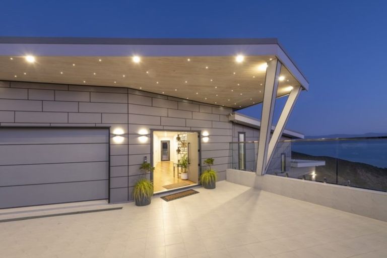 Photo of property in 35 Grumman Lane, Newlands, Wellington, 6037