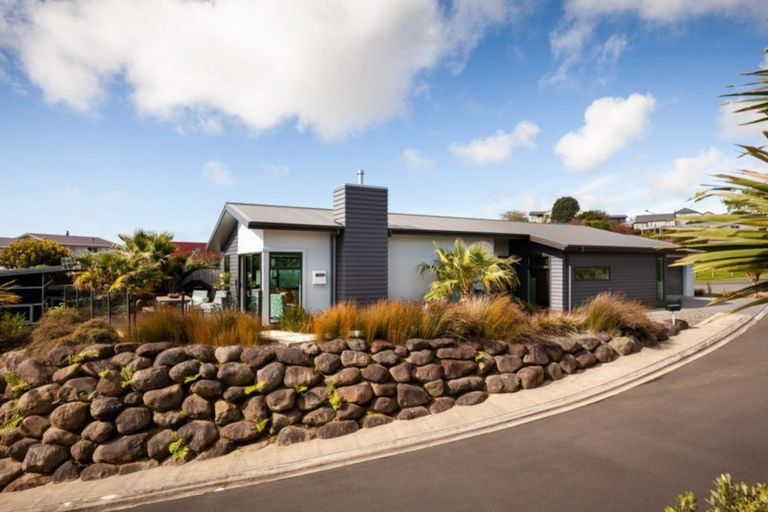 Photo of property in 2 Matau Lane, Ferndale, New Plymouth, 4310
