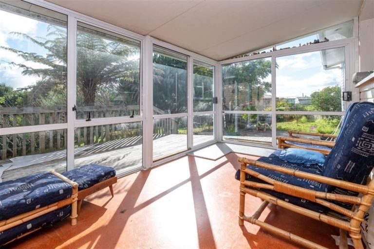 Photo of property in 35 Sunnyside Road, Sunnyvale, Auckland, 0612