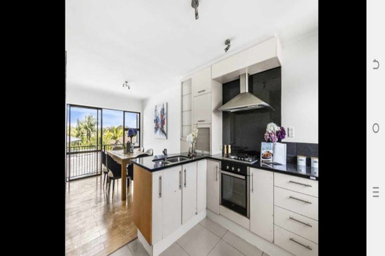 Photo of property in 1/14a Kurnell Drive, Botany Downs, Auckland, 2010