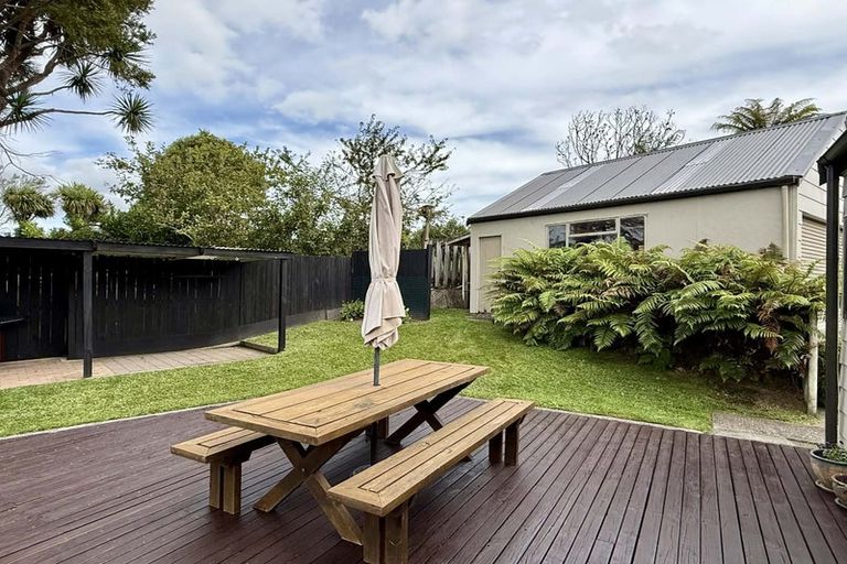 Photo of property in 10 Campbell Place, Pukehangi, Rotorua, 3015