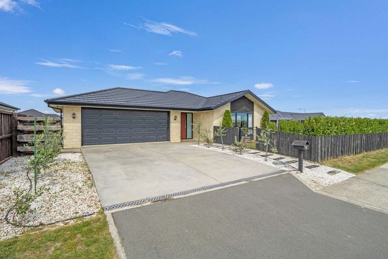 Photo of property in 4 Shillingford Boulevard, Rolleston, 7615