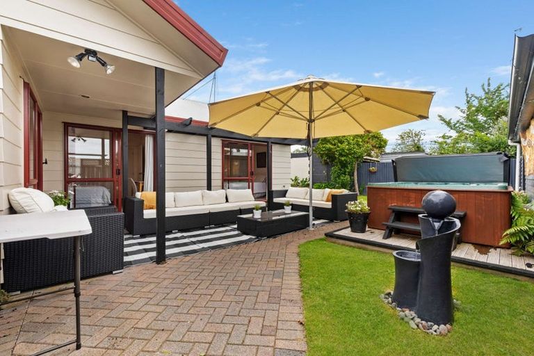 Photo of property in 51a Collins Road, Melville, Hamilton, 3206