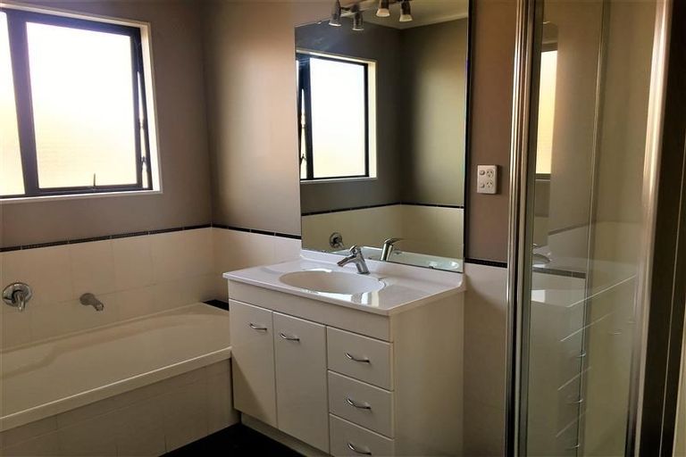 Photo of property in 77 Wayne Francis Drive, Flat Bush, Auckland, 2016