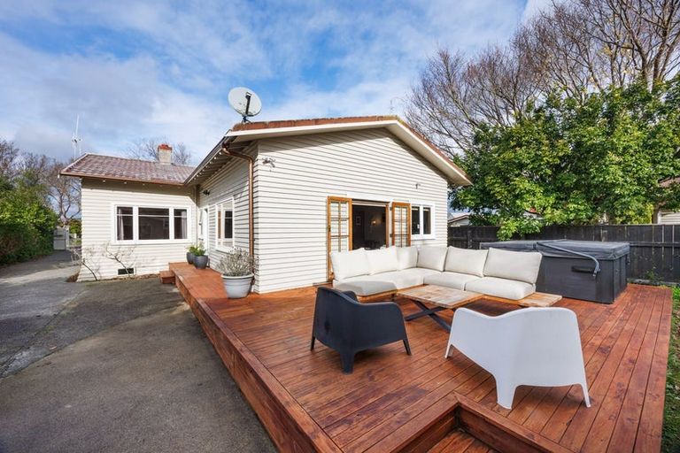 Photo of property in 14 Rangitane Street, Palmerston North, 4414