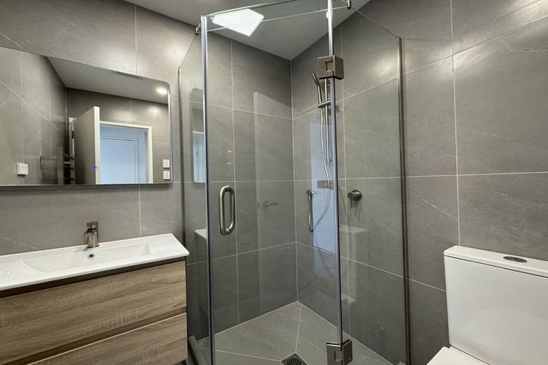 Photo of property in 5/131 Lancaster Road, Beach Haven, Auckland, 0626