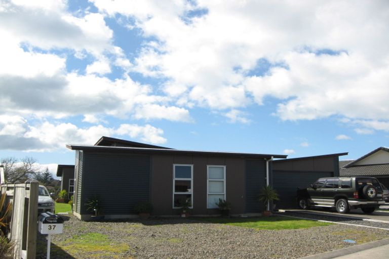 Photo of property in 37 Edgewater Grove, Whakatane, 3120
