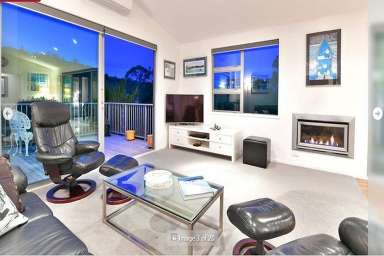 Photo of property in 117 Roberta Crescent, Orewa, 0931