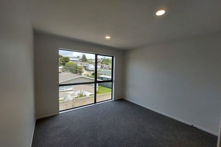 Photo of property in 3d Datura Place, Sunnynook, Auckland, 0620