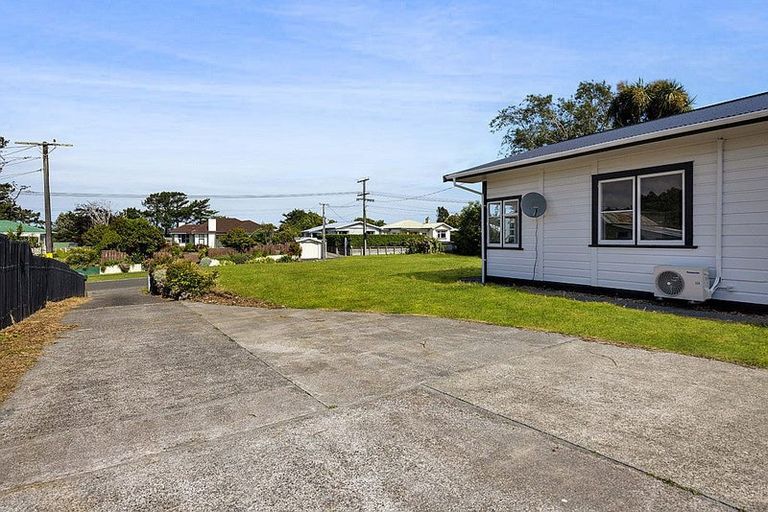 Photo of property in 35 Gladstone Street, Hawera, 4610