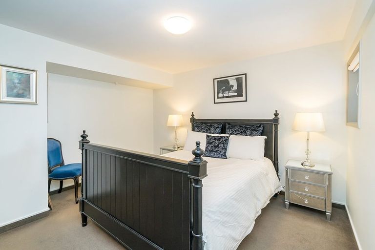 Photo of property in 2/2 Manor Place, Dunedin Central, Dunedin, 9016