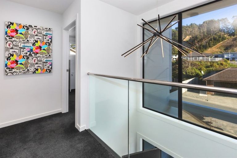 Photo of property in 5 Hull Place, Whitby, Porirua, 5024