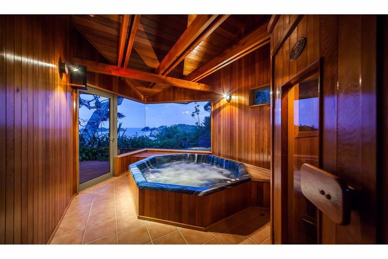 Photo of property in 356 Rockell Road, Whananaki, Hikurangi, 0181