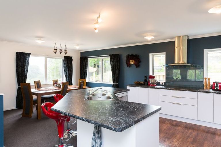 Photo of property in 14 Willowstream Grove, Cloverlea, Palmerston North, 4412