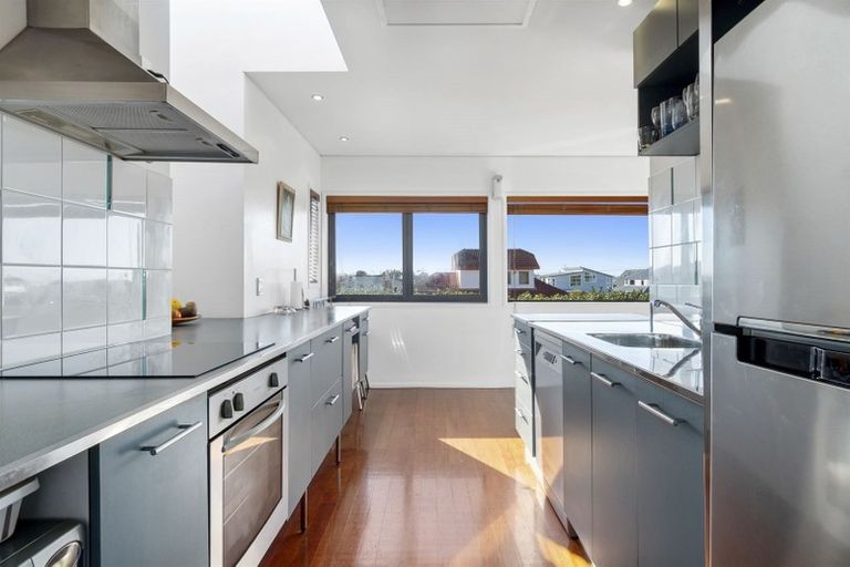 Photo of property in 28 Seaview Road, Otumoetai, Tauranga, 3110