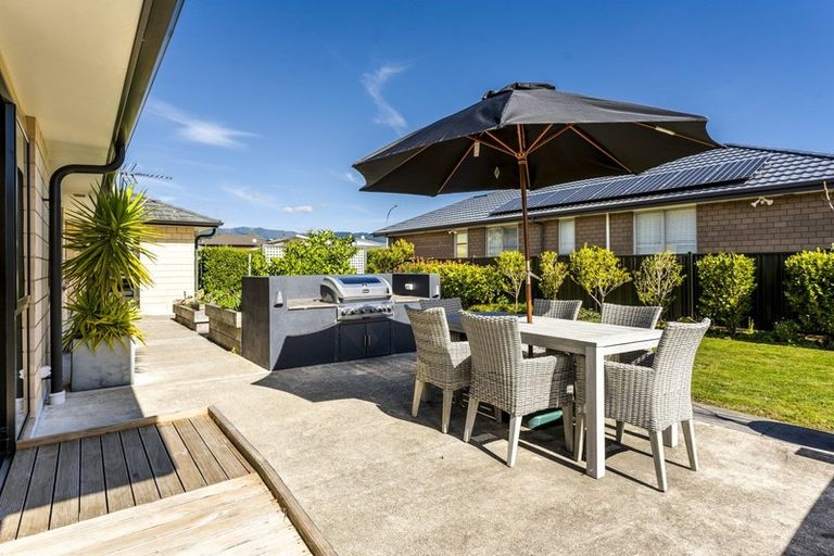 Photo of property in 4 Sunstone Crescent, Brown Owl, Upper Hutt, 5018