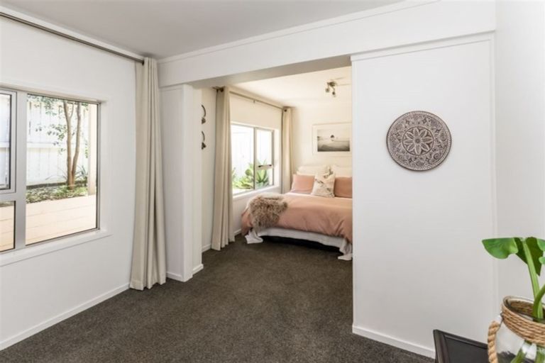 Photo of property in 1/169 Queen Street, Northcote Point, Auckland, 0627