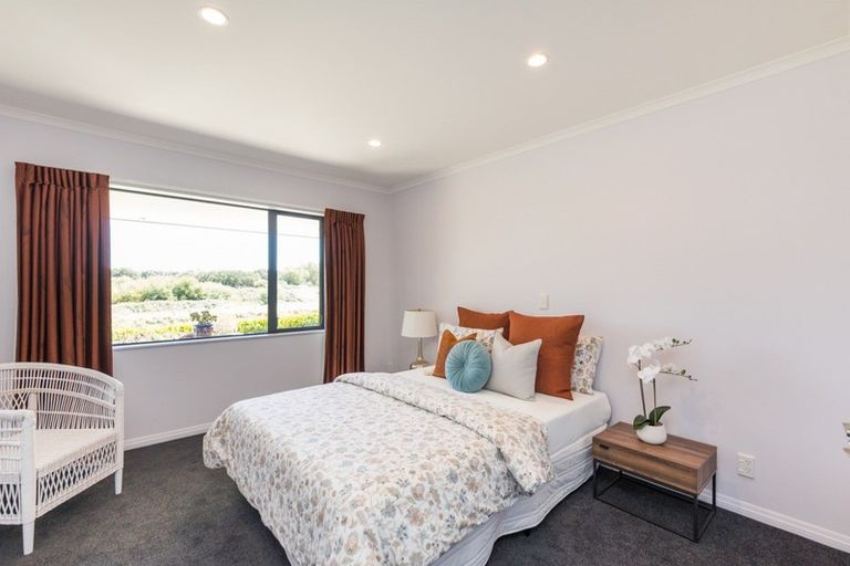 Photo of property in 30 Grand Oaks Drive, Awapuni, Palmerston North, 4412