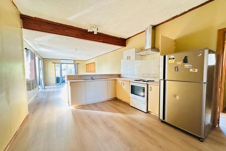 Photo of property in 39 Cambridge Terrace, Papatoetoe, Auckland, 2025