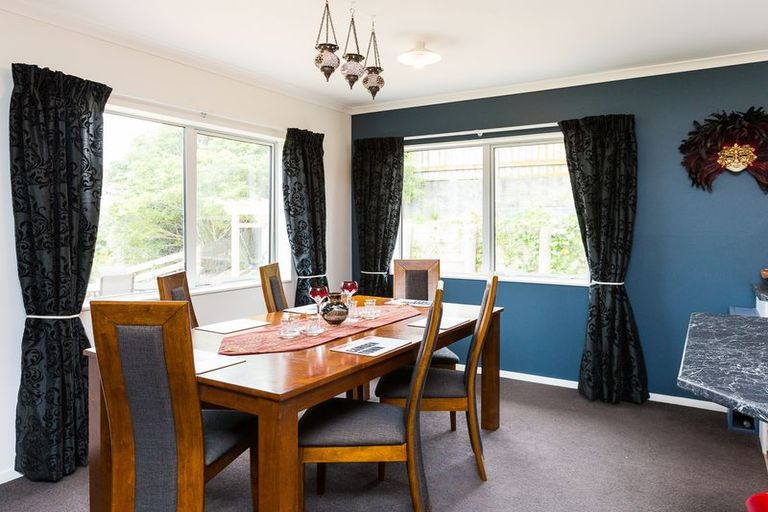 Photo of property in 14 Willowstream Grove, Cloverlea, Palmerston North, 4412